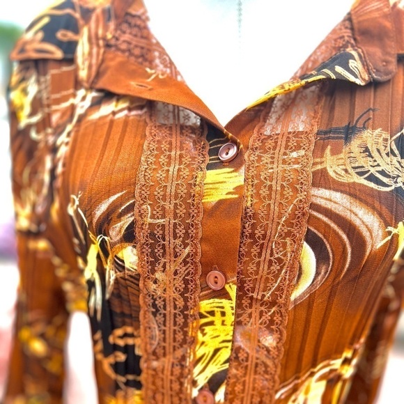 JENNIFER LLOYD PLEATED TUXEDO STYLE BUTTON DOWN SHIRT WITH LACE EMBELLISHMENTS - Picture 6 of 9